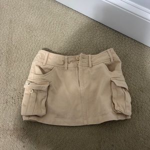 edikted mini skirt, worn once and in super good condition! super flattering